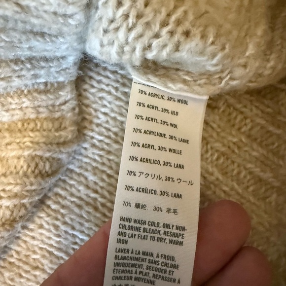 Hollister Light Tan wool blend Knit v neck Pullover sweater size Large - Picture 3 of 7